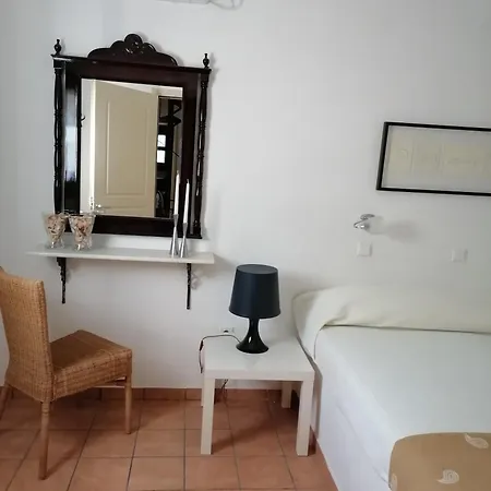 Willa Hones - Relax House Perissa (Santorini)