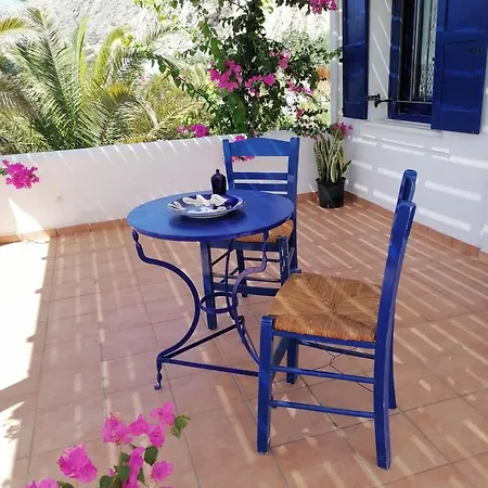Hones - Relax House Willa Perissa (Santorini)