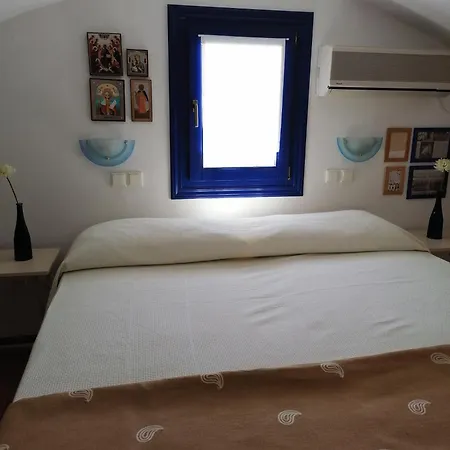 Hones - Relax House Perissa (Santorini)