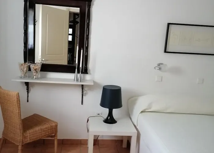 Willa Hones - Relax House Perissa (Santorini)